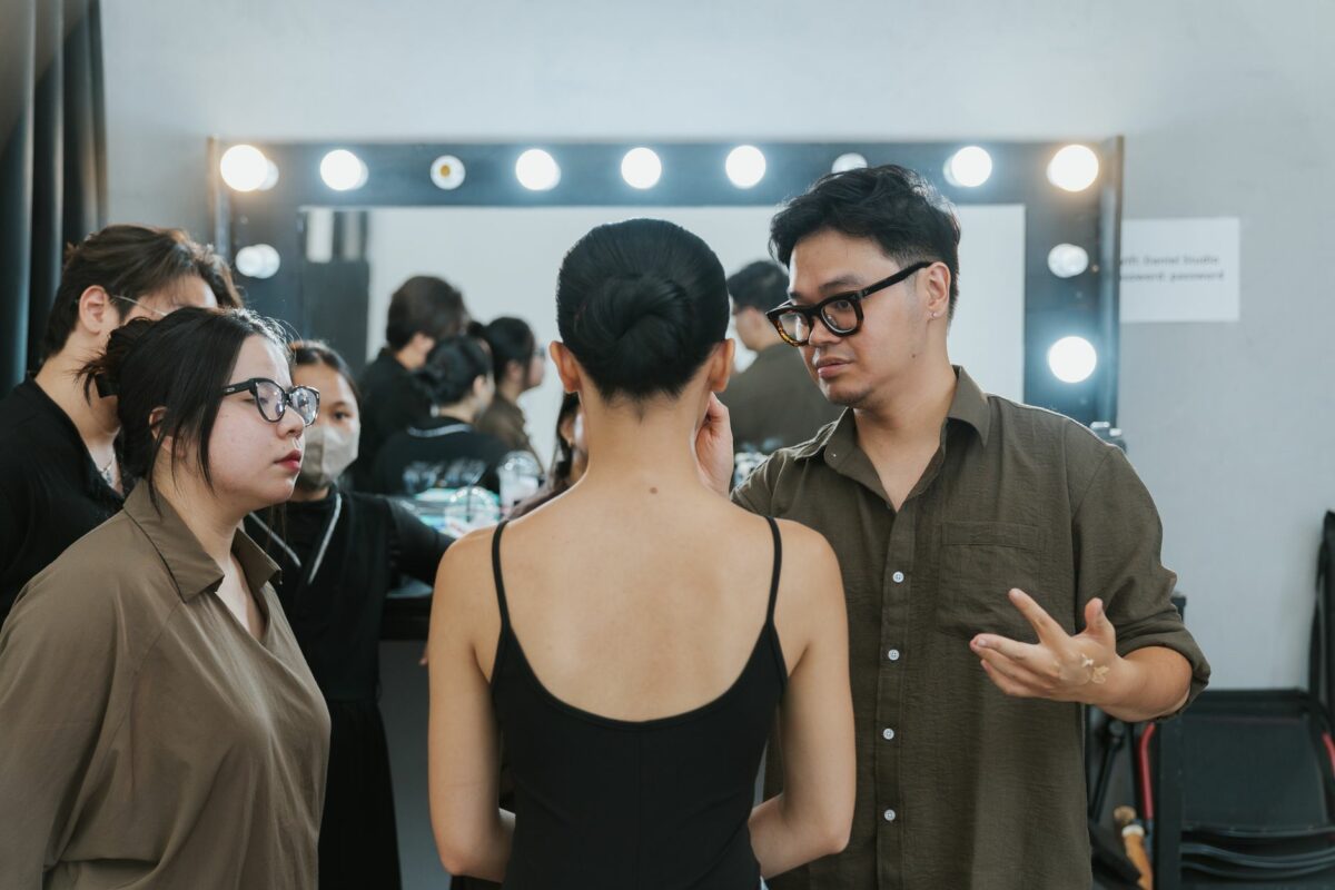 Fashion Week de Paris printemps-été 2027 : les tendances beauté des défilés (maquillage, cheveux, ongles)